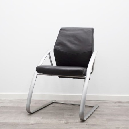 Silla confidente base patín napel negro estructura gris