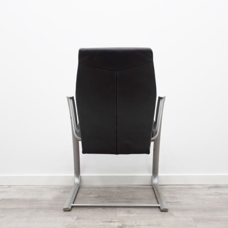 Silla confidente base patín napel negro estructura gris