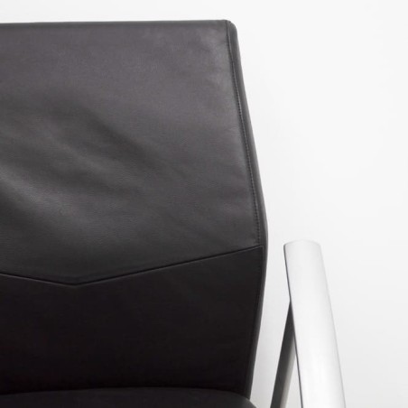 Silla confidente base patín napel negro estructura gris
