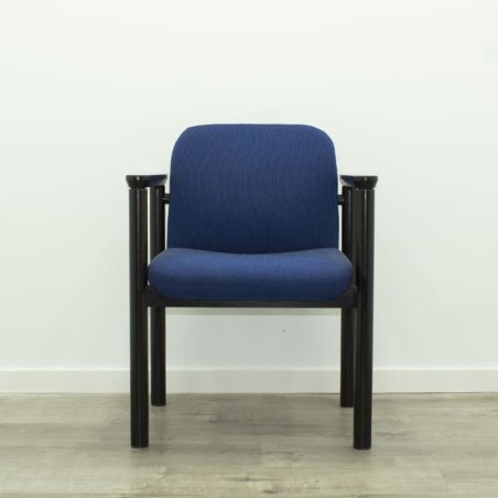 Silla confidente madera negra con brazos tapizado azul