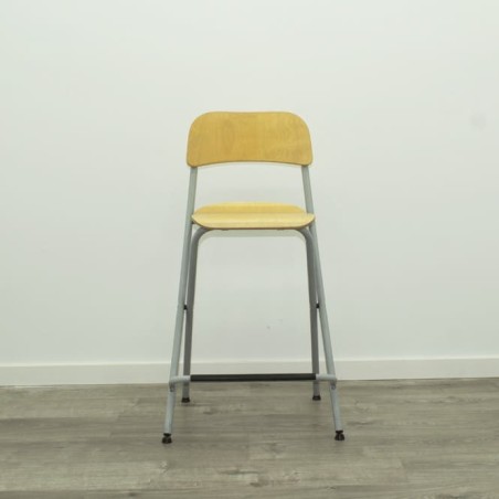 taburete plegable madera y estructura gris con respaldo