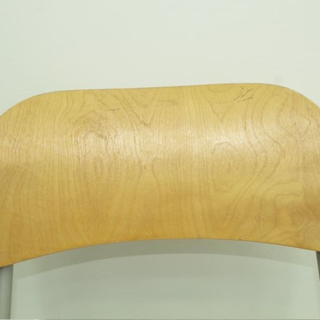 taburete plegable madera y estructura gris con respaldo