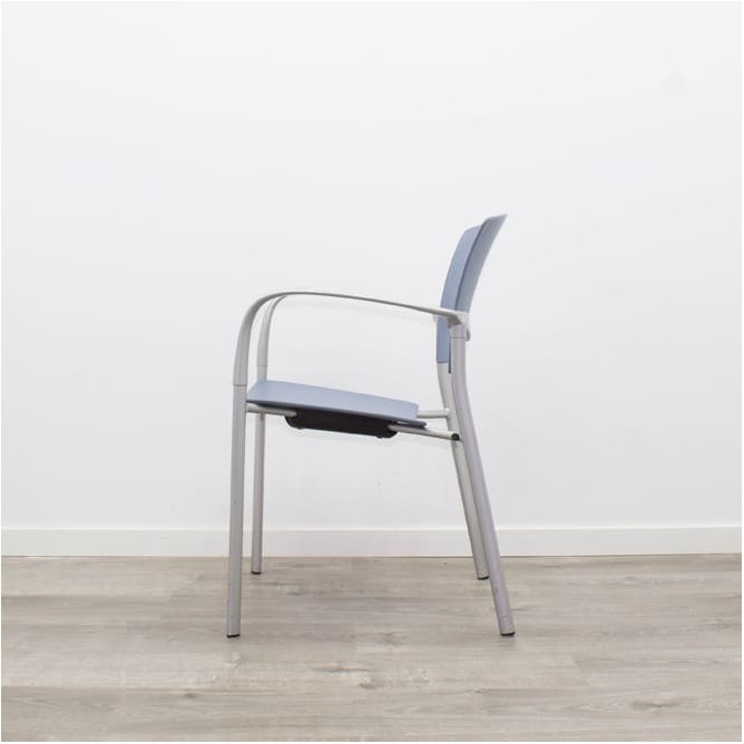 Silla colectividad ENEA azul con brazos estructura gris