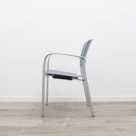 Silla colectividad ENEA azul con brazos estructura gris