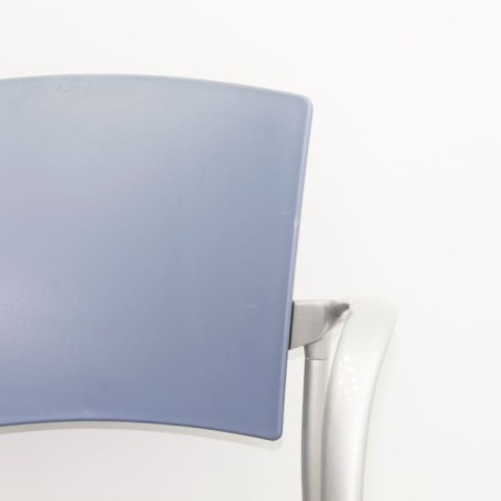 Silla colectividad ENEA azul con brazos estructura gris