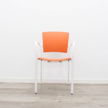 Silla colectividad ENEA naranja con brazos estructura blanca
