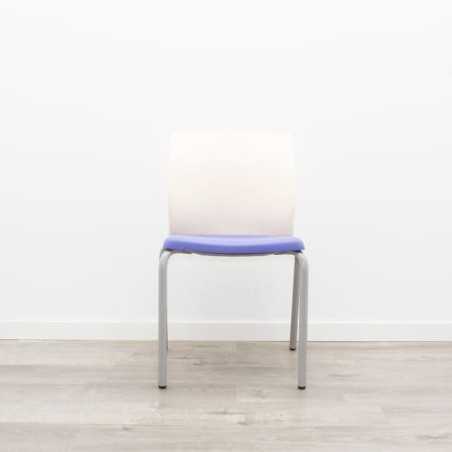 Silla colectividad Steelcase asiento morado respaldo blanco sin brazos