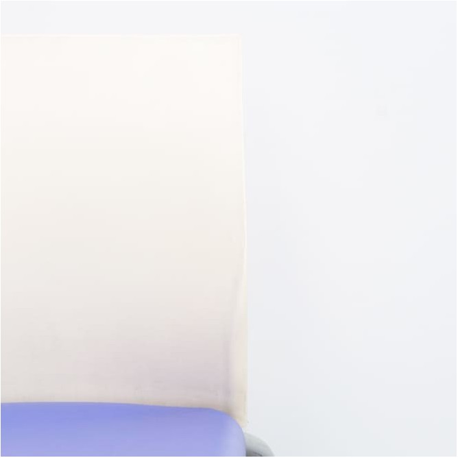 Silla colectividad Steelcase asiento morado respaldo blanco sin brazos