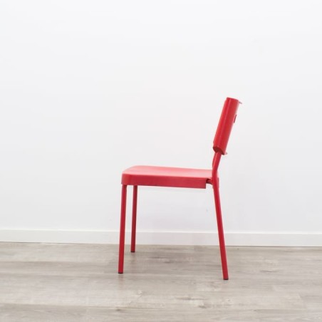 Silla colectividad roja sin brazos