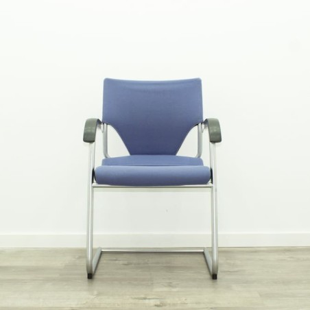 Silla confidente azul base patín con brazos
