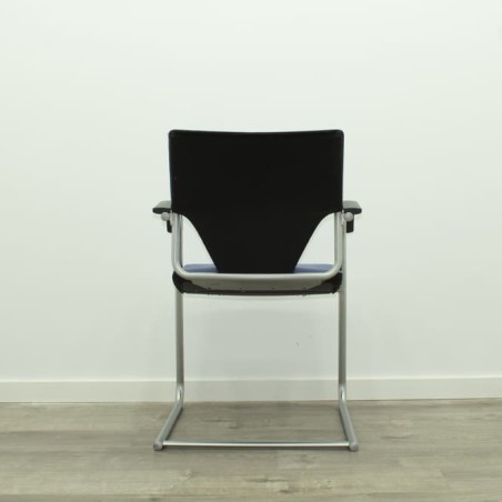 Silla confidente azul base patín con brazos