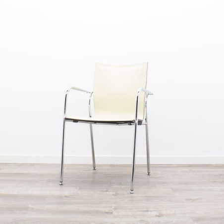 Silla confidente asiento cuero beige y patas cromadas