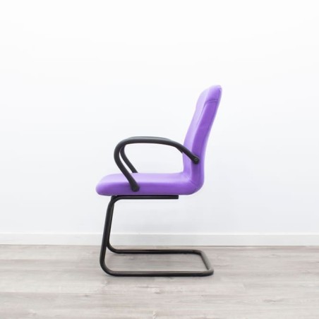 Silla confidente tapizado malva estructura negra