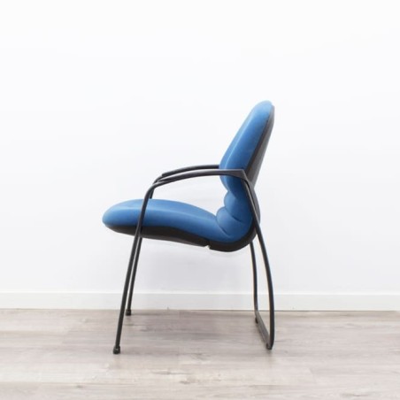 Silla confidente azul estructura negra