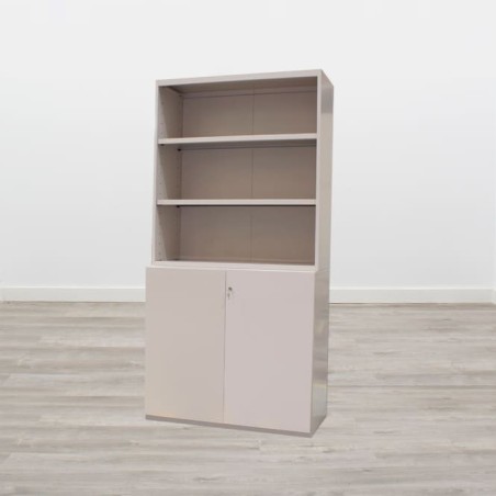 Armario alto metálico beige puertas y baldas