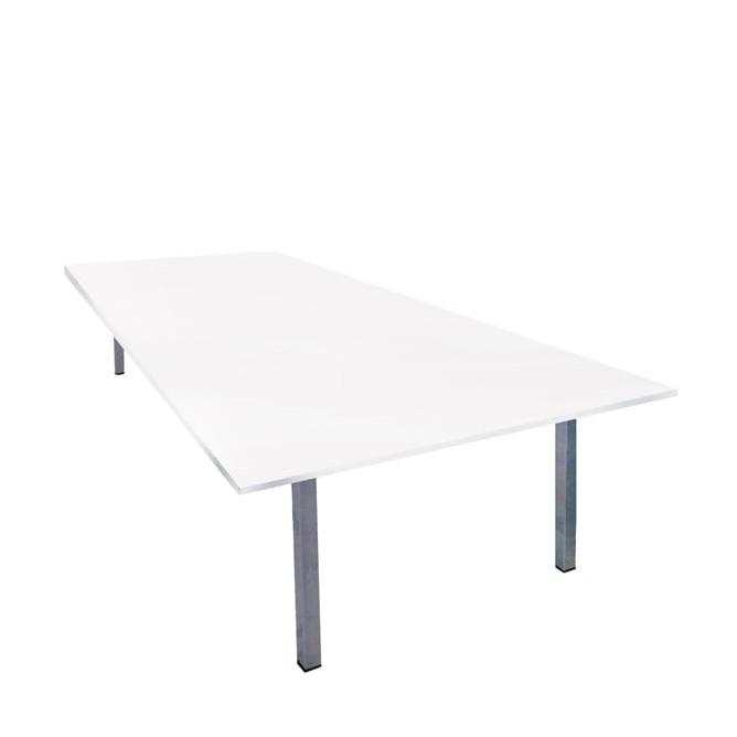 Mesa de dirección blanca con patas metálicas