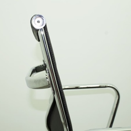 Silla confidente base patín respaldo de rejilla y cromada