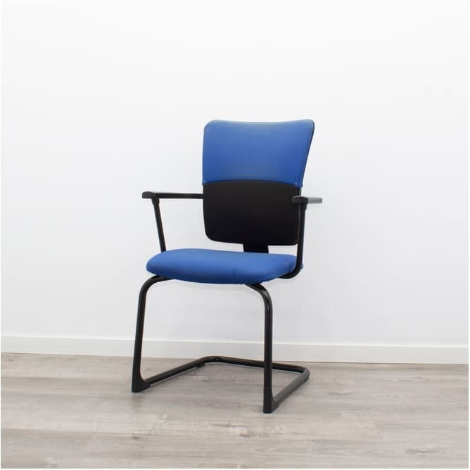 Silla confidente bicolor con base patín y brazos