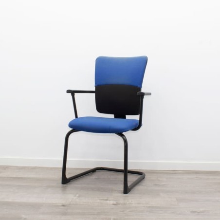 Silla confidente bicolor con base patín y brazos