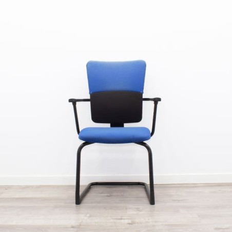 Silla confidente bicolor con base patín y brazos