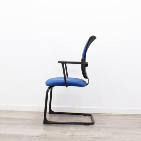 Silla confidente bicolor con base patín y brazos