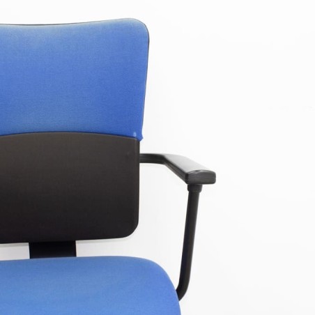 Silla confidente bicolor con base patín y brazos