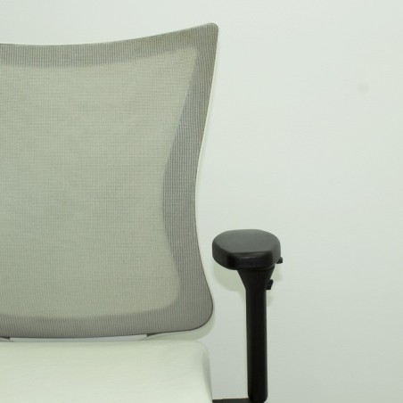 Silla operativa con respaldo malla base metálica