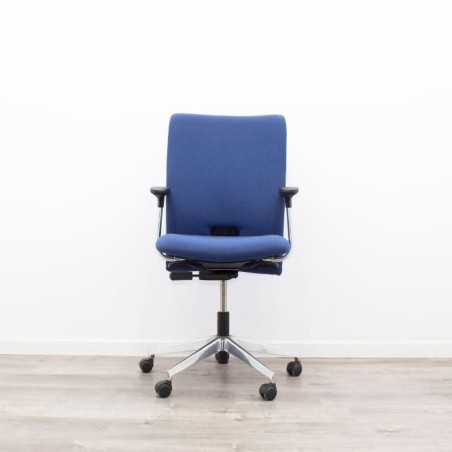Silla operativa sincro azul con brazos fijos