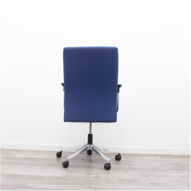 Silla operativa sincro azul con brazos fijos