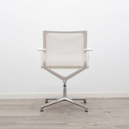 Silla confidente giratoria blanca respaldo rejilla