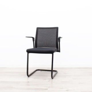 Silla confidente base patín negro brazos negros respaldo asiento tapizado negro