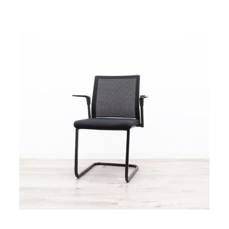 Silla confidente base patín negro brazos negros respaldo asiento tapizado negro