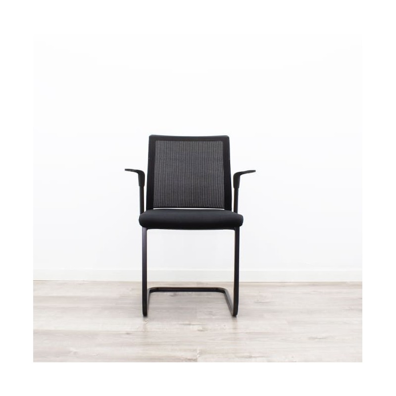 Silla confidente base patín negro brazos negros respaldo asiento tapizado negro