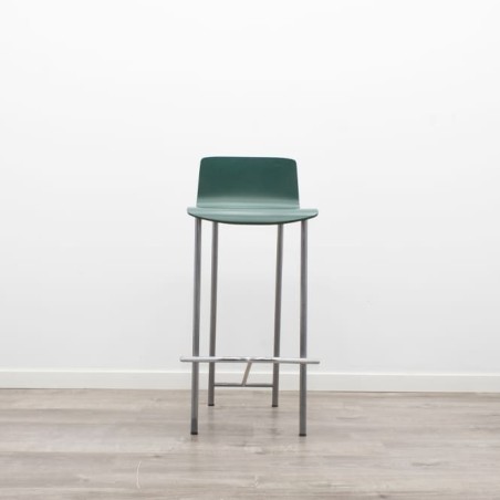 taburete alto de madera verde con respaldo
