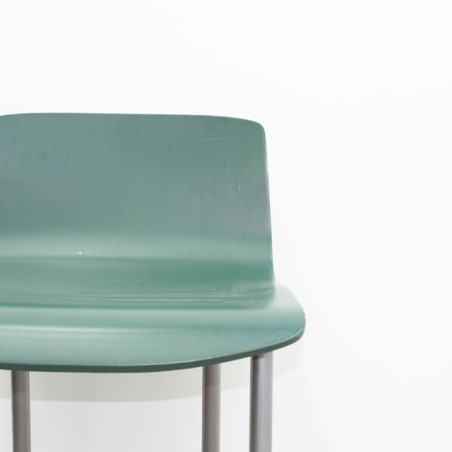taburete alto de madera verde con respaldo