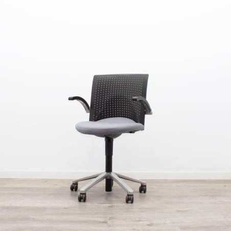 Silla operativa gris con respaldo PVC