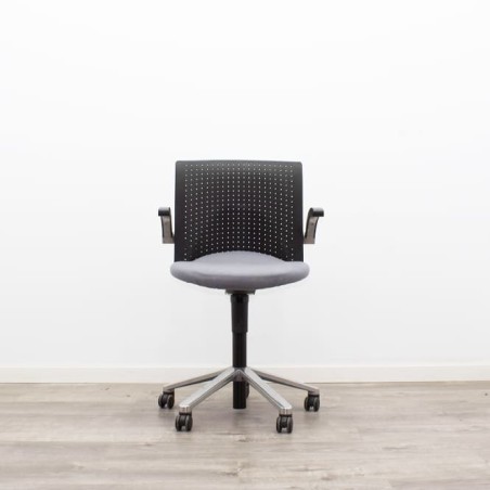 Silla operativa gris con respaldo PVC