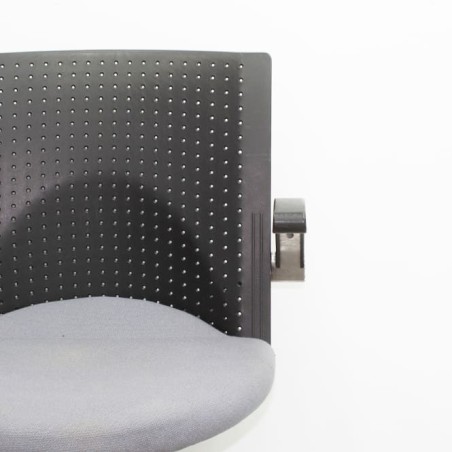 Silla operativa gris con respaldo PVC