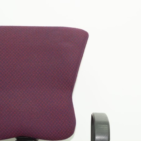 Silla confidente granate base patín estructura negra con brazos