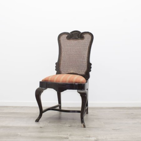 Silla clásica con pata chippendale