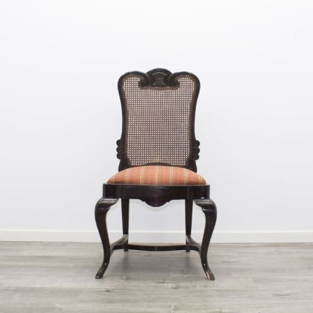 Silla clásica con pata chippendale