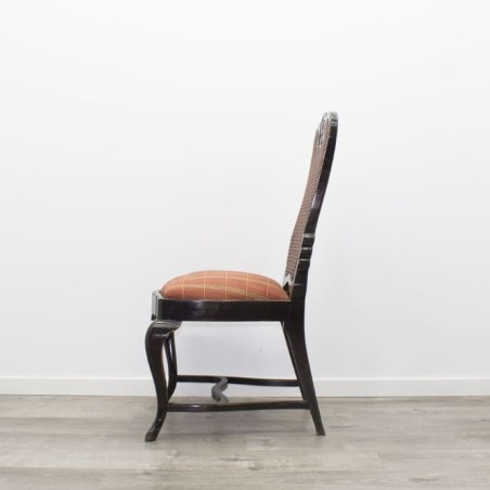 Silla clásica con pata chippendale