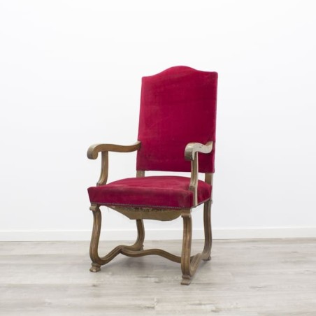 Silla de madera y terciopelo rojo