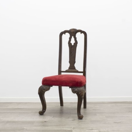 Silla de madera tapizado en rojo