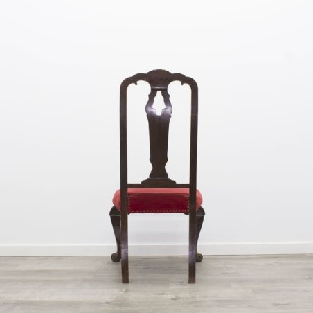 Silla de madera tapizado en rojo