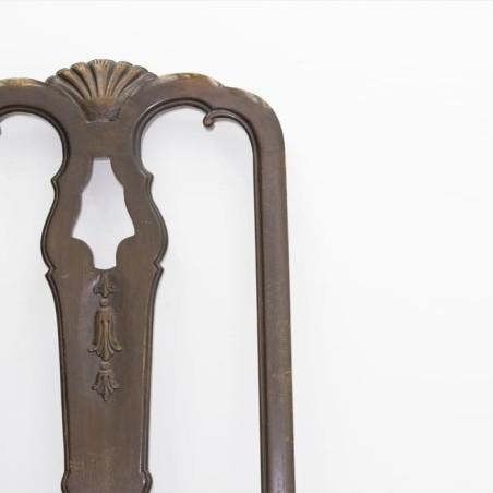 Silla de madera tapizado en rojo