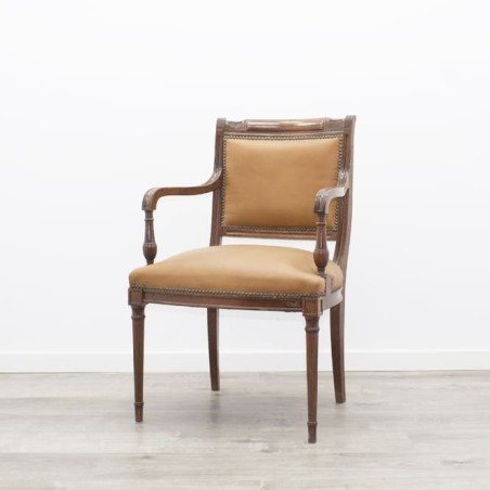 Sillón de madera tapizado piel marrón