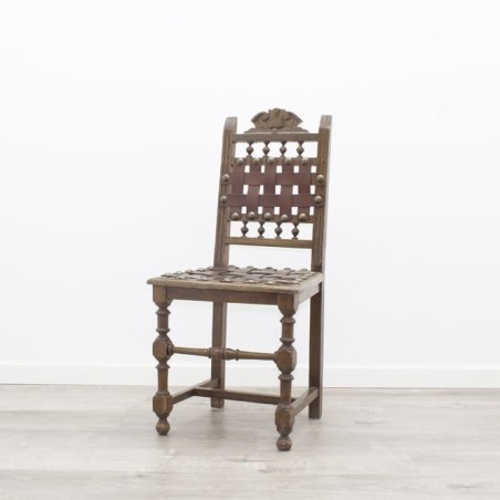 Silla fija con patas torneadas