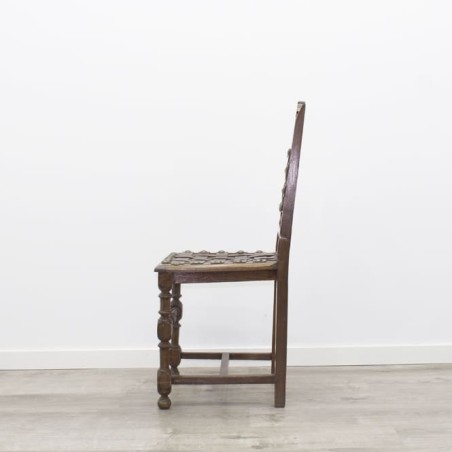 Silla fija con patas torneadas