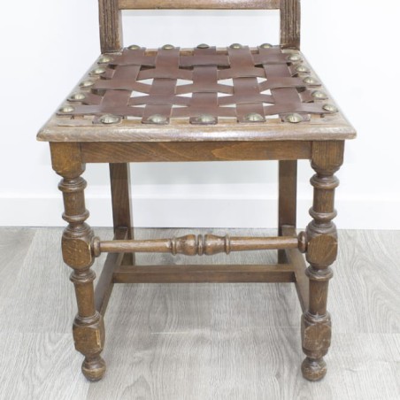 Silla fija con patas torneadas